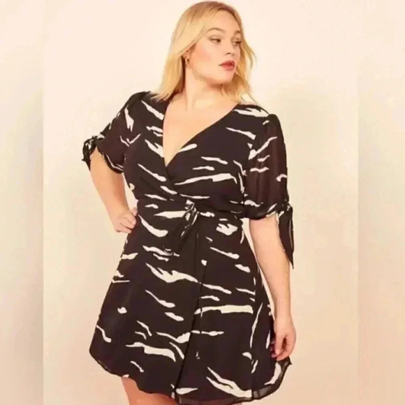 NWT Reformation Sammy Dress in Mustang Black White Animal Print Wrap Size 1X - Picture 2 of 6